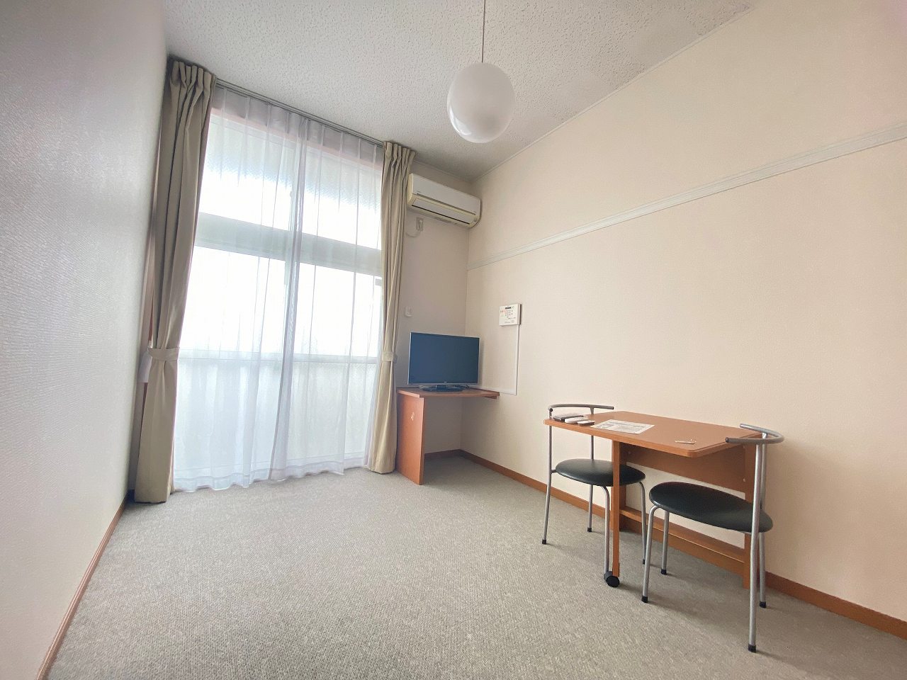 レオパレスパーシモン壱番館306号室 リビング