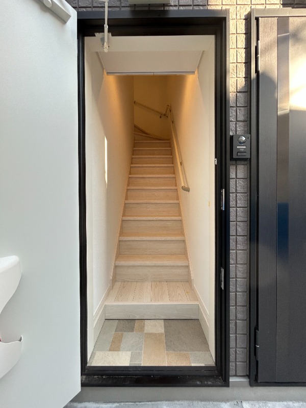 マウ東高円寺2階 玄関