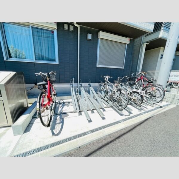 マ・メゾン鵠沼花沢　A 駐輪場