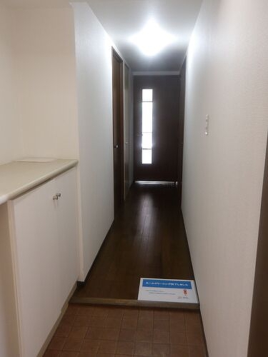 モアコート和光2階 共有部からの室内　※2025年9月撮影