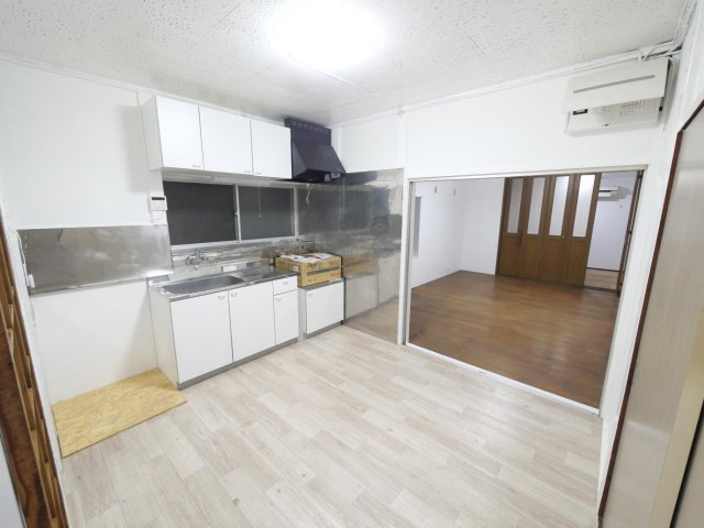 野田市中戸戸建 キッチン新規交換済み。新品のガスコンロ付き。