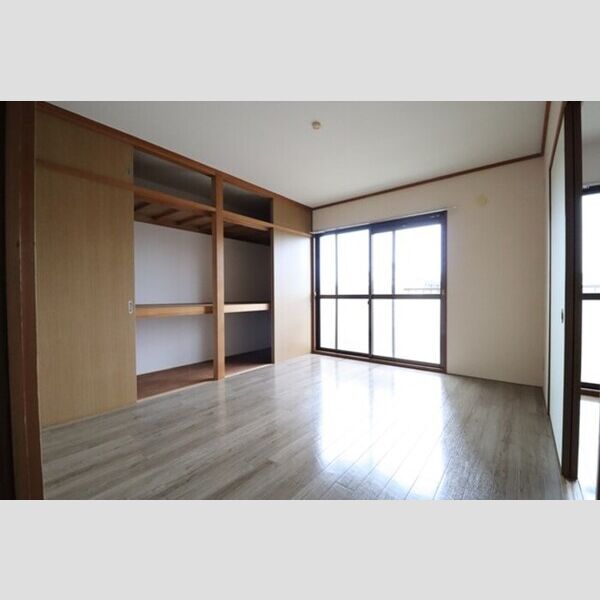 ジョウエイ別府202号室 洋室6帖