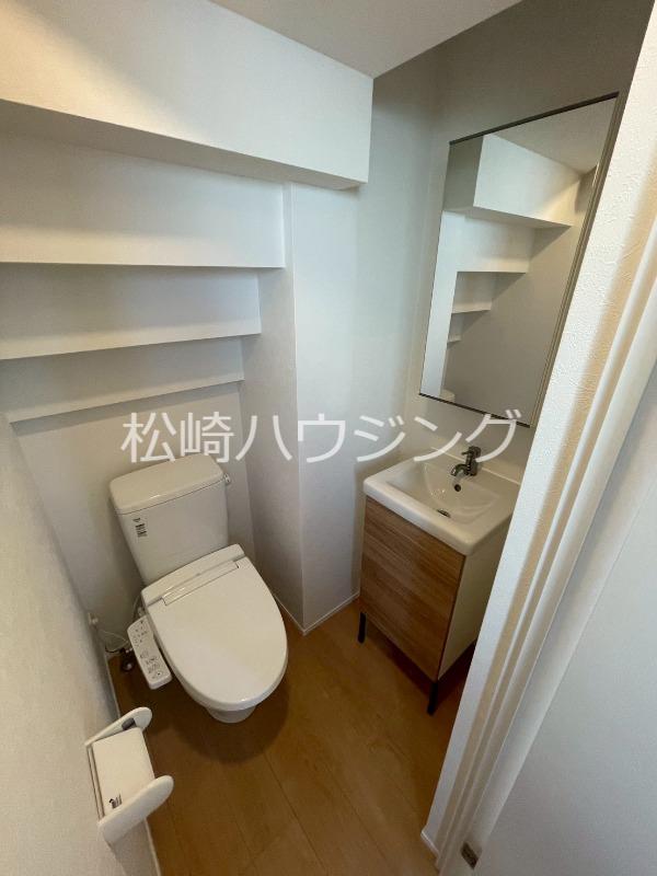 AW中野松が丘1階 トイレ