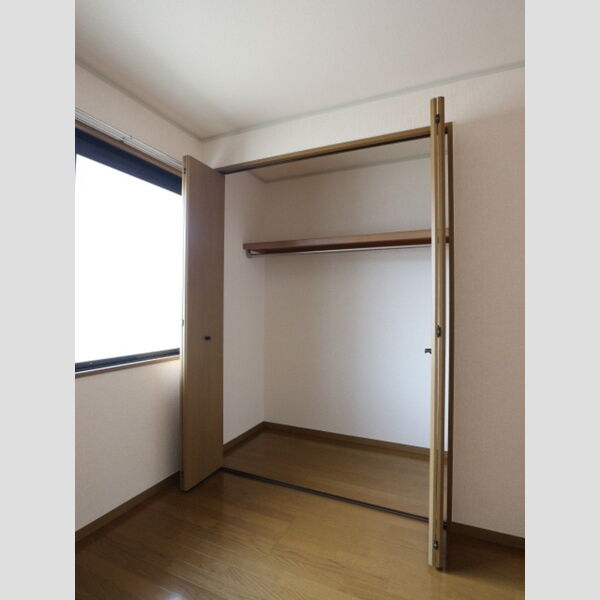 ファーストコーポⅡ205号室 洋室　クローゼット