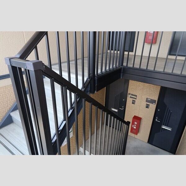 モービルコートヤマダ202号室 共用階段