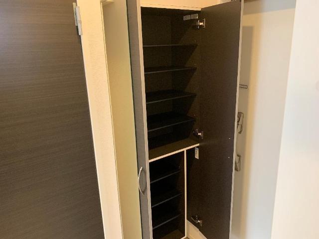 グランチェスタ303号室 靴箱（イメージ）
