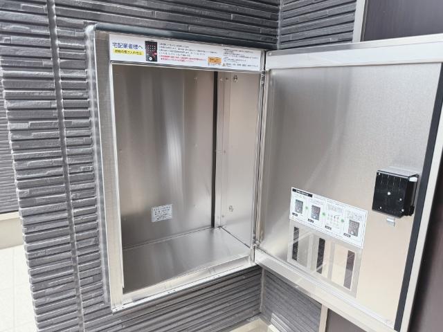 スプリングチェリーⅢ102号室 宅配ボックス