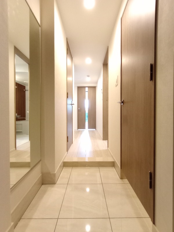 クレイシアIDZ北赤羽 玄関