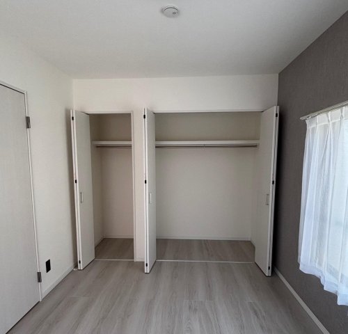 ルヴアン梅田戸建て 奥行きがあり収納力のあるクローゼット