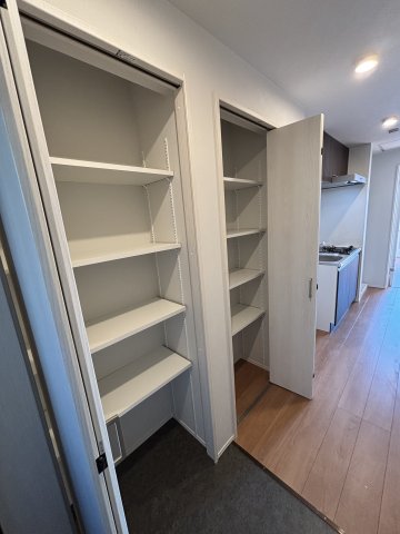 ウィンメゾン海神0201号室 収納豊富な玄関です！