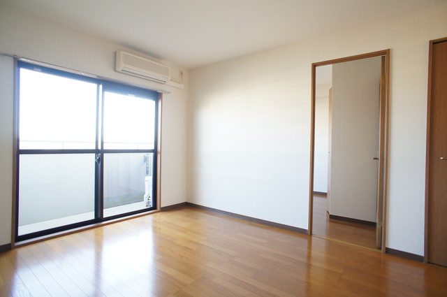 メゾン・デュ・リラ0303号室 ゆったりとした居間です