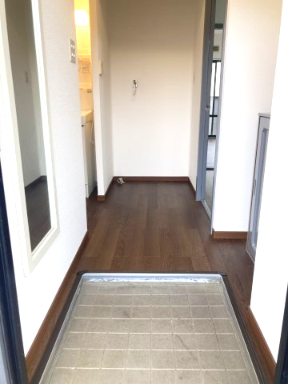 サンモールC棟105号室 玄関