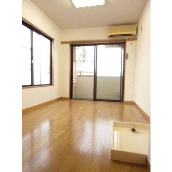 エイティーンハイツ リビング