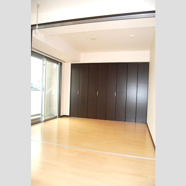 ガーデンコート601号室 洋室