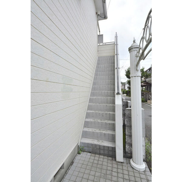 リライアンス六浦0102号室 エントランス