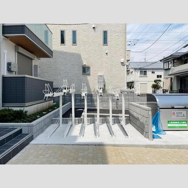 グラナーデ八潮303号室 駐輪場