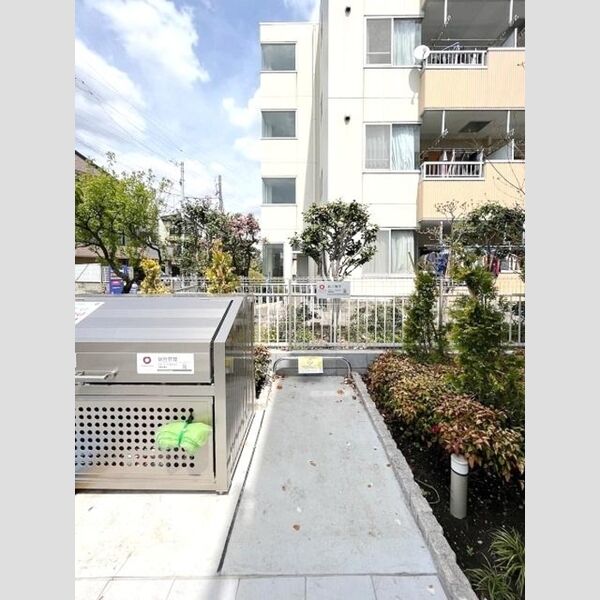 セレスティア松江 バイク置場