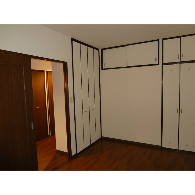 オーバーヒルズ弐番館 洋室5.7帖