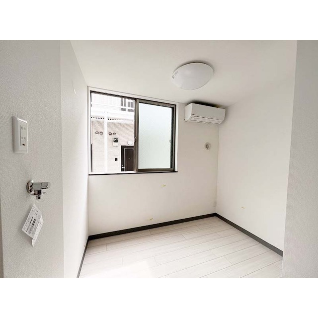 リアナ世田谷アパートメント103号室 南向きの洋室/イメージ