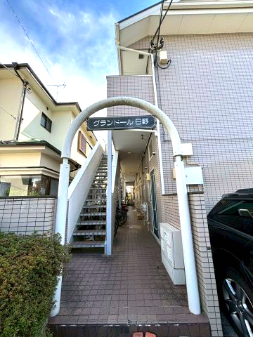 グランドール日野210号室 エントランス