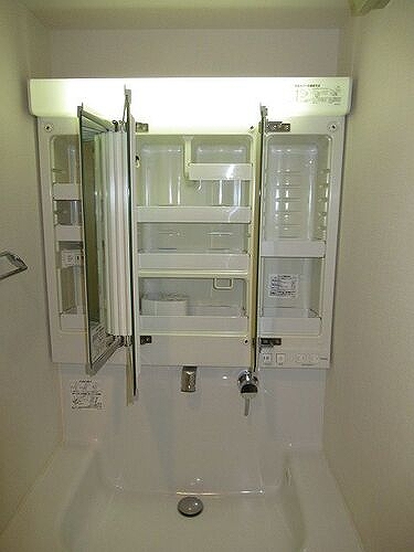 ライオンズガーデン大宮日進第２ 3面鏡、背面収納　※前回募集時2020年1月撮影