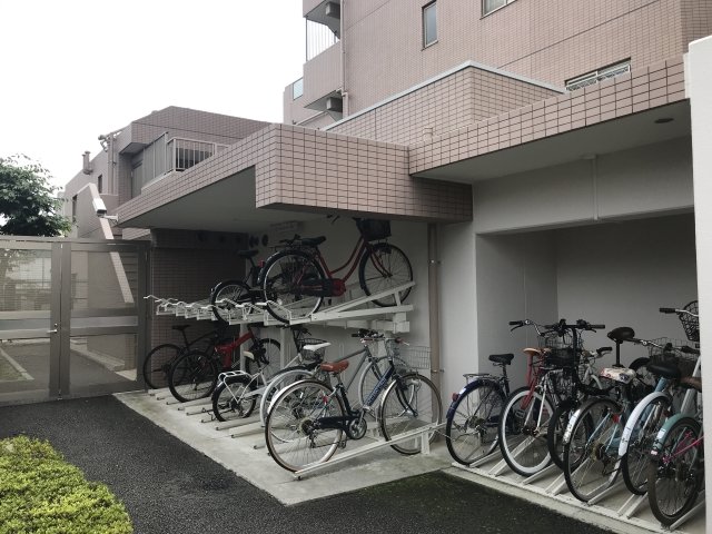 イーリスコート桜上水1階 駐輪場
