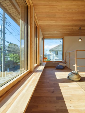 Kizuki Terracehouse 川和台 全窓木製mのトリプルサッシ（佐藤の窓）使用。