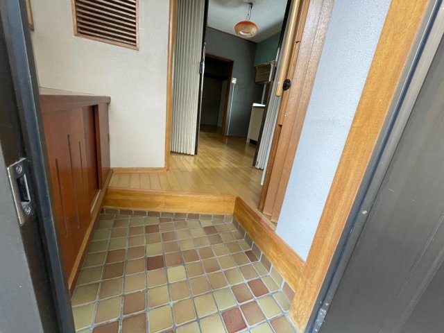 二子玉川戸建 玄関には下駄箱もあり