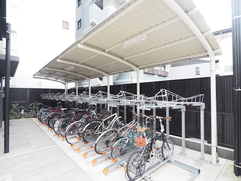 クレヴィアリグゼ日暮里4階 駐輪場