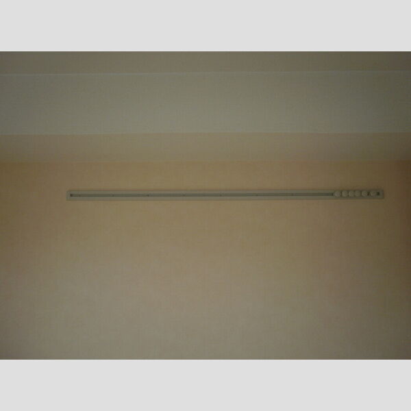 プランドール 壁に服掛け有ります