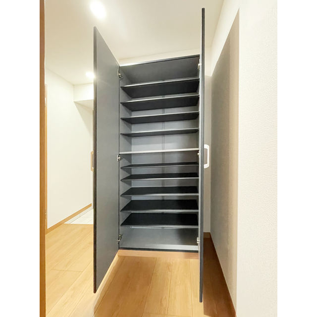 アーバハイツ六町環七北通り0704号室 靴箱