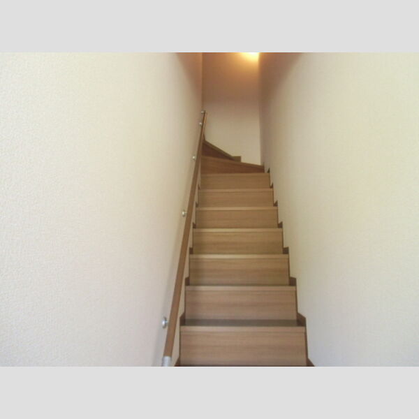 べべソラーナ201号室 201(室内階段)