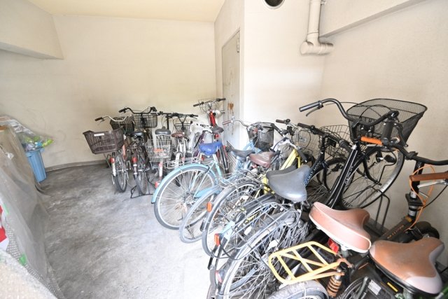 クレッセント大森4階 駐輪場