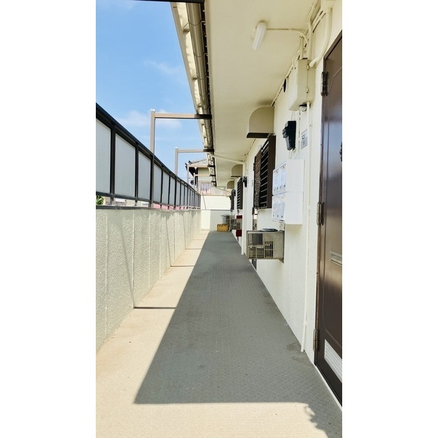 ファミーユ松田105号室 2階共用廊下