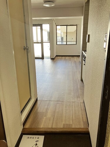 メゾーネ山下町 玄関