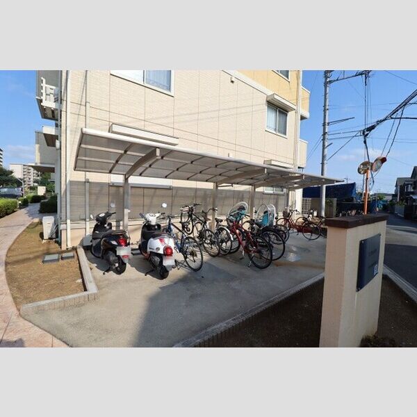 エクセル梨香103号室 駐輪場