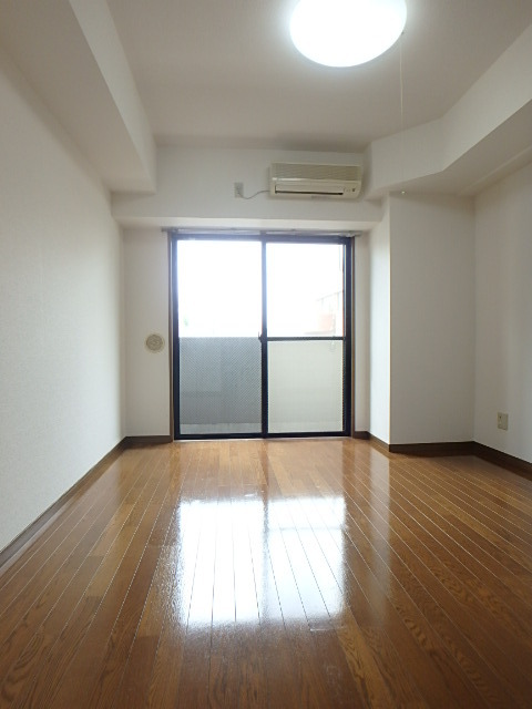 グランド・ガーラ渋谷松濤8階 広々とした洋室です