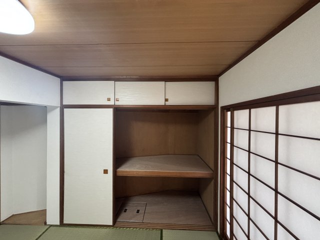 ホームズ駒沢1E号室 収納