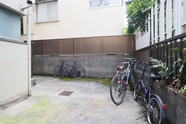 フェルテロアール祐天寺6階 駐輪場