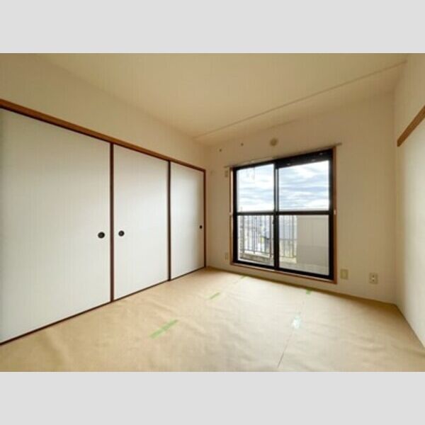 ラフィネ小倉412号室 和室