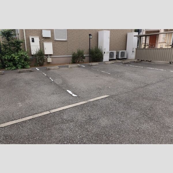 レヴァータ 駐車場