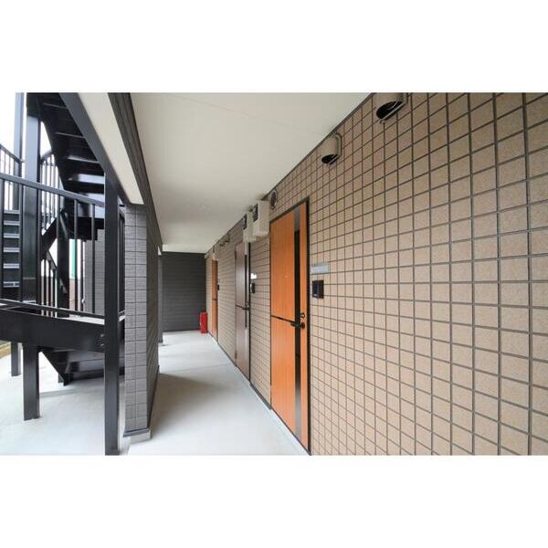 パルトネール岸谷203号室 エントランス