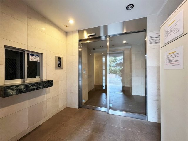 プレール・ドゥーク上北沢3階 エントランス