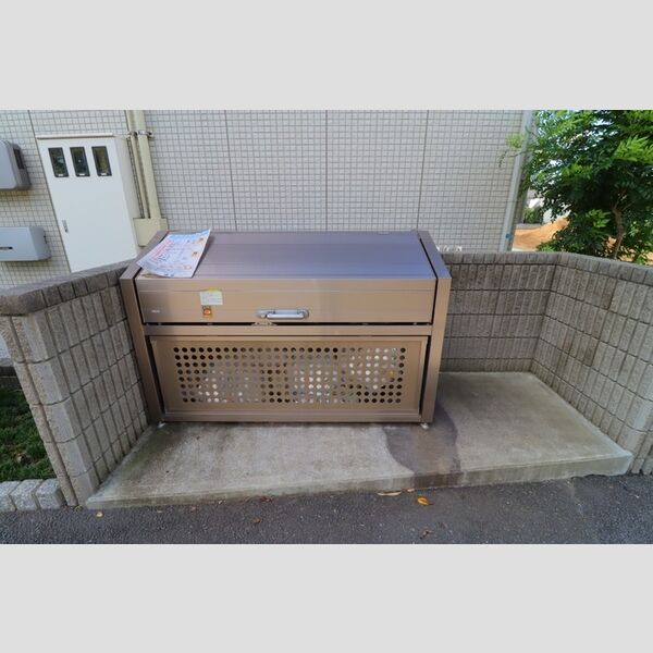 セントポーリア203号室 ゴミストッカー