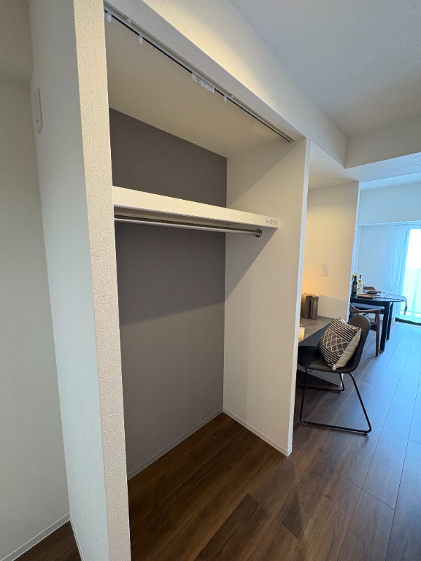 SUNBRIGHT OGIKUBO5階 ※写真は703号室（5号室は反転）