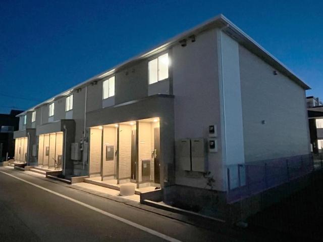 ミ・カーサ河辺A 外観写真（夜）