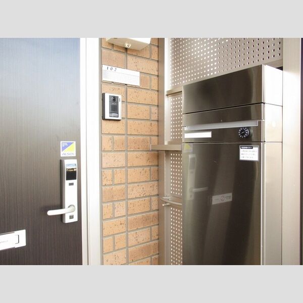 アイガーデン102号室 宅配ボックス