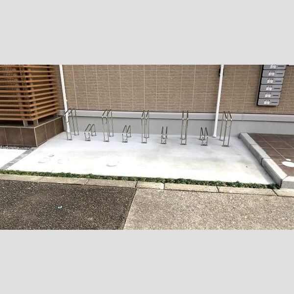 ハイクレア篠崎301号室 駐輪場