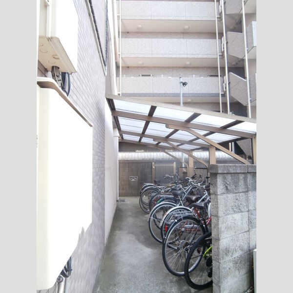 YRレジデンス 駐輪場