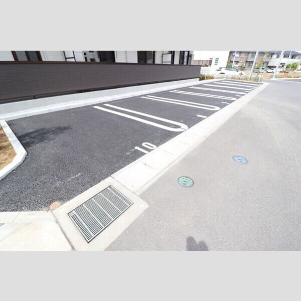 リリー　アネラ103号室 駐車場
